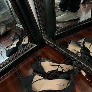 SIZE NINE GLADIATOR FLATS